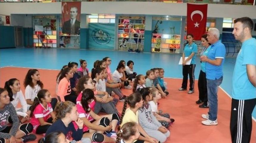 Voleybol Se&ccedil;meleri B&uuml;y&uuml;k İlgi G&ouml;rd&uuml;
