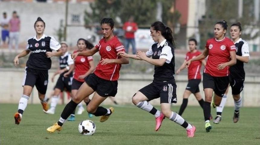 Dişi Ronaldinho Beşiktaş&rsquo;ı Yıktı