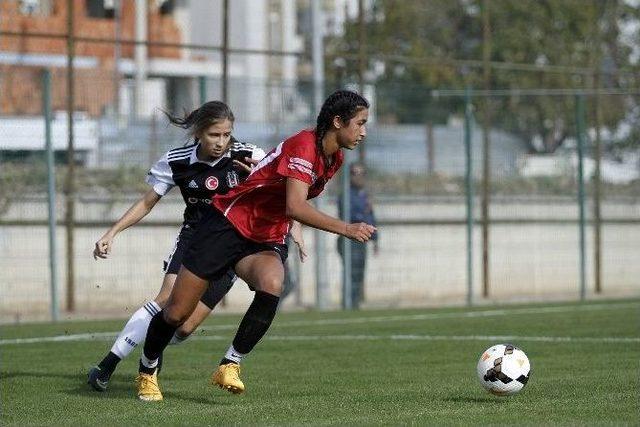 Dişi Ronaldinho Beşiktaş’ı Yıktı