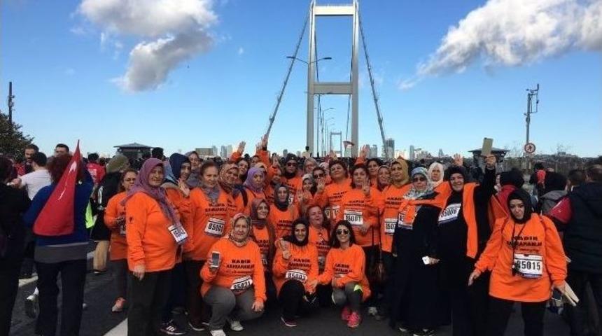 Ak Kadınlar, 15 Temmuz Şehitleri İ&ccedil;in Koştu