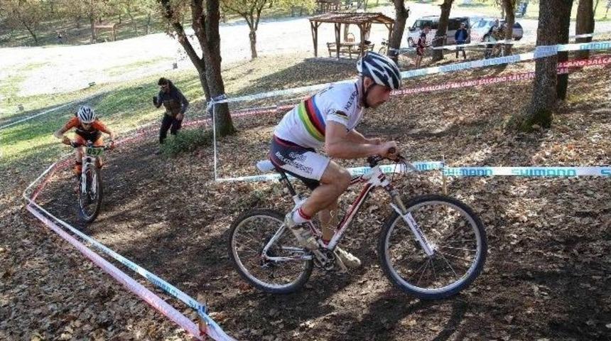 Nil&uuml;fer Belediyesi Dağ Bisikleti Yarışları Nefes Kesti