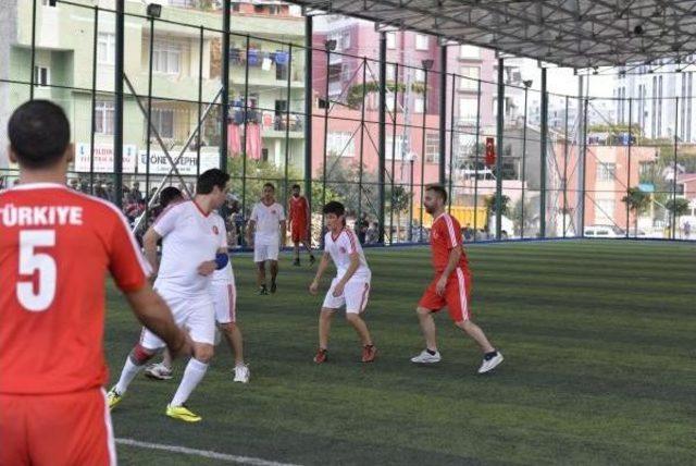 Şehidin Oğluna Halı Saha S&uuml;rprizi 2