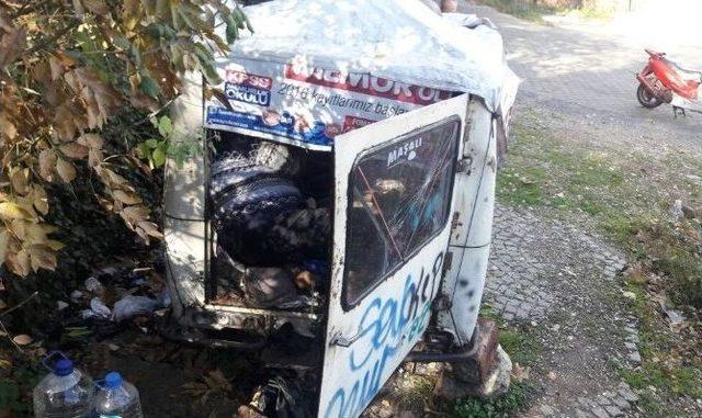 Kamyonetin Kasasında &Ouml;l&uuml; Bulundu 1