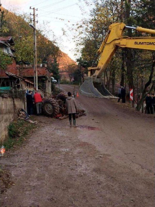 Odun Y&uuml;kl&uuml; Trakt&ouml;r Devrildi 4 Yaralı 2