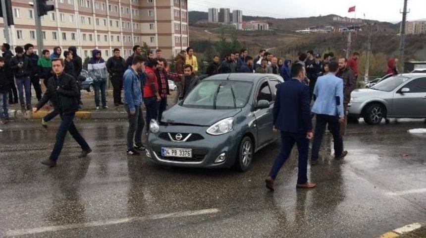 Karab&uuml;k&rsquo;te Trafik Kazası : 7 Yaralı
