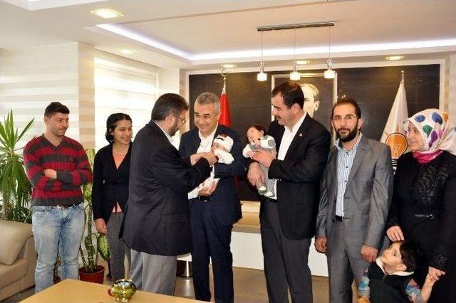 Aydın Ak Parti ‘ömer Halisdemir’ Bebekleri Ağırladı