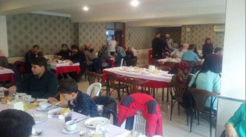 &Ouml;ğrencilere Teog &Ouml;ncesi Moral Kahvaltısı