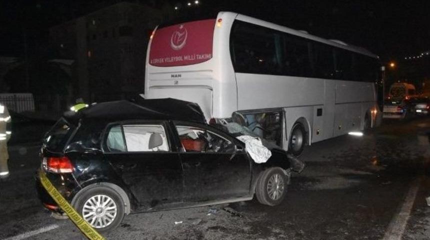 İzmir&rsquo;de Feci Kaza: 1 &Ouml;l&uuml;