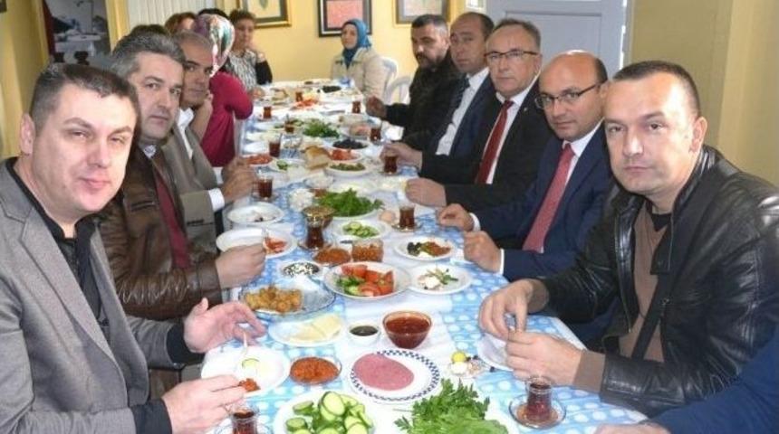 Bayanlardan Başkanlara Kahvaltı