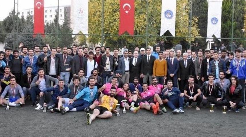 Kyk Cumhuriyet Turnuvası Kupaları Sahiplerini Buldu