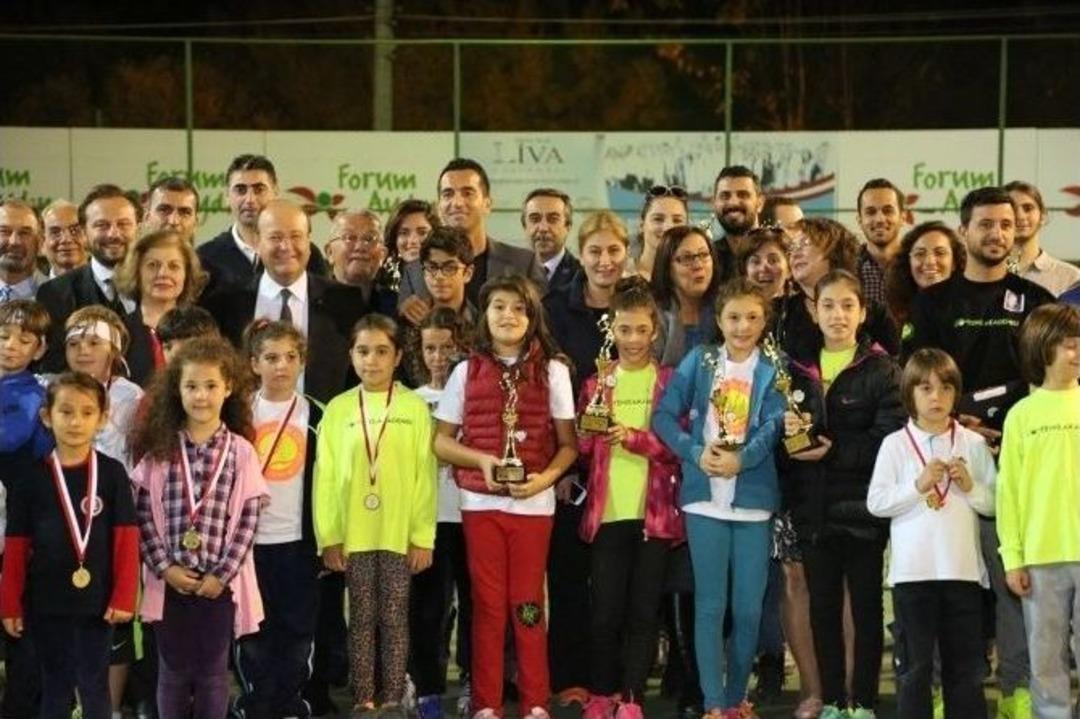 Cumhuriyet Kupası Tenis Turnuvası &Ouml;d&uuml;l T&ouml;reni Yapıldı