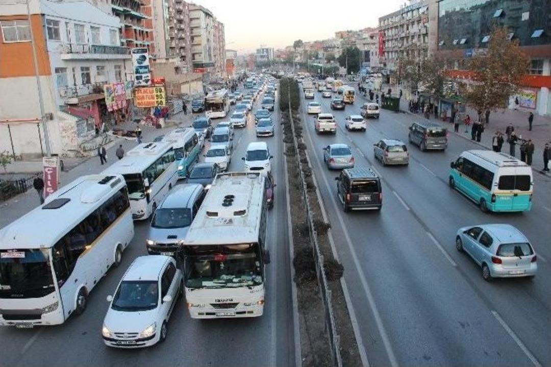 İzmir&rsquo;de Vatandaşların Trafik İsyanı
