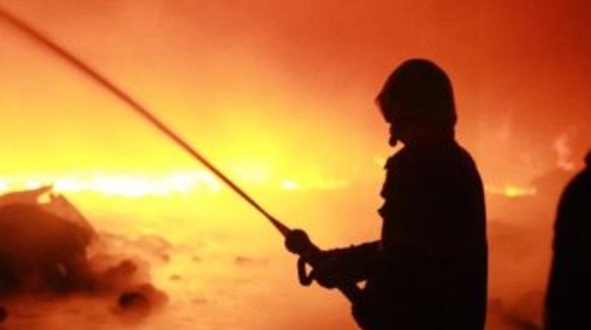 Husumetlisinin İş Yerini Ateşe Verdi