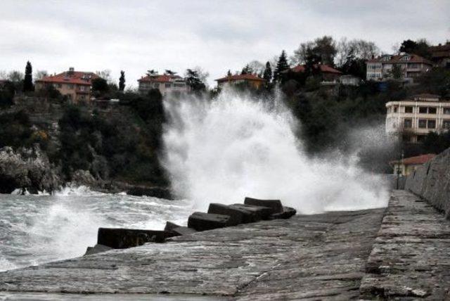 Zonguldak’Ta Dev Dalgalar