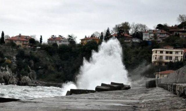 Zonguldak’Ta Dev Dalgalar