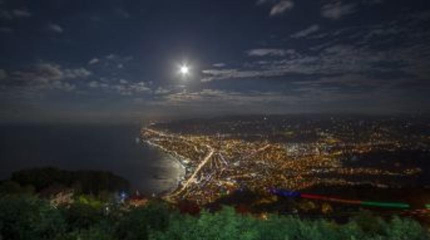 Ayışığı Altındaki Şehir