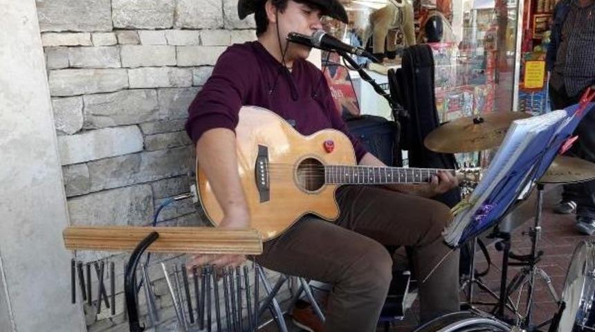 Tek Kişilik Orkestra