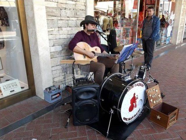 Tek Kişilik Orkestra