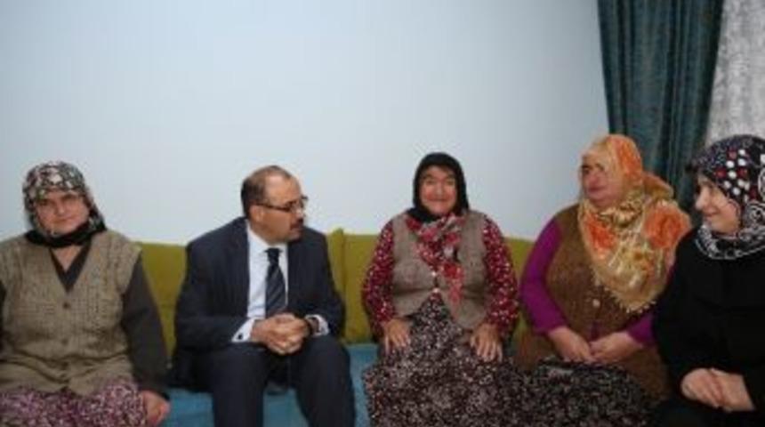 Vali İsmail Ustaoğlu, Engelsiz Yaşam Merkezi&rsquo;ni Ziyaret Etti