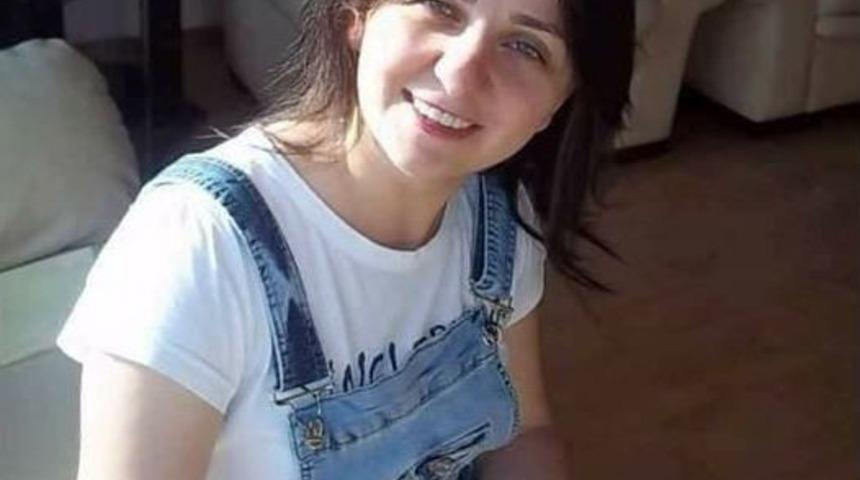 2 &Ccedil;ocuk Annesi Kadın 34 Yaşında Bağırsak Kanserinden Hayatını Kaybetti