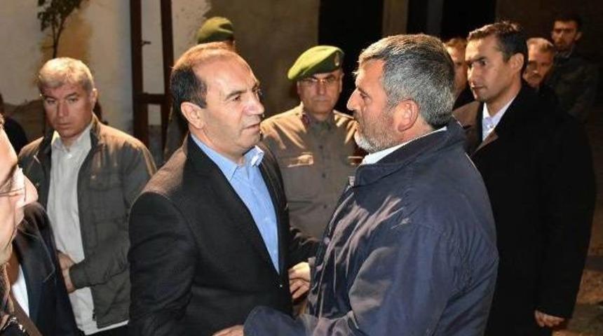 Vali Işık'dan Yangında &Ouml;len Iki Kız Kardeşin Ailesine Taziye