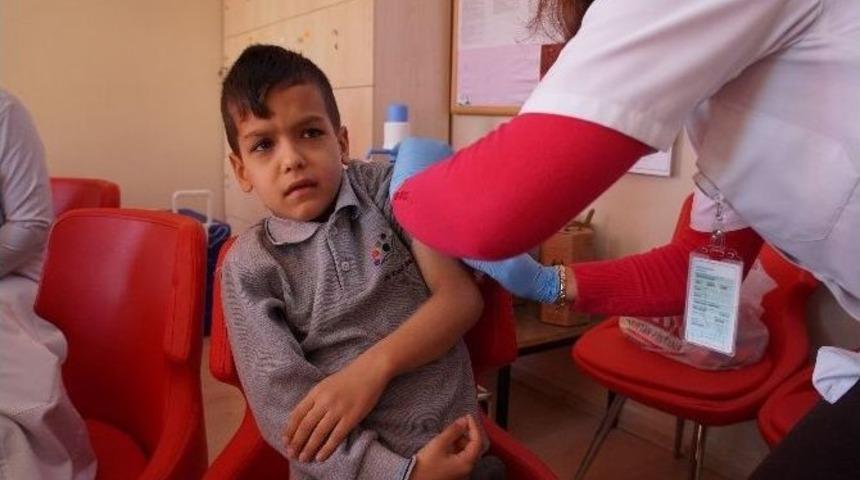 Lapseki&rsquo;de, &Ouml;ğrencilere Aşı Uygulaması