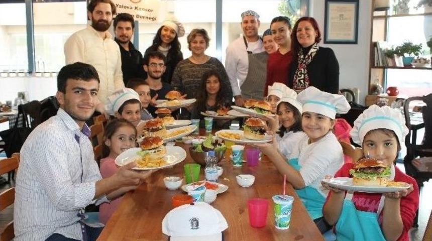 Kanser Hastası &Ccedil;ocuklar Hamburger Yapmayı &Ouml;ğrendi