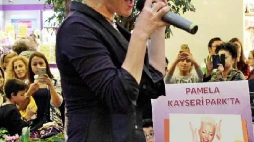 Pamela, Kayseri'de Hayranlarıyla Buluştu
