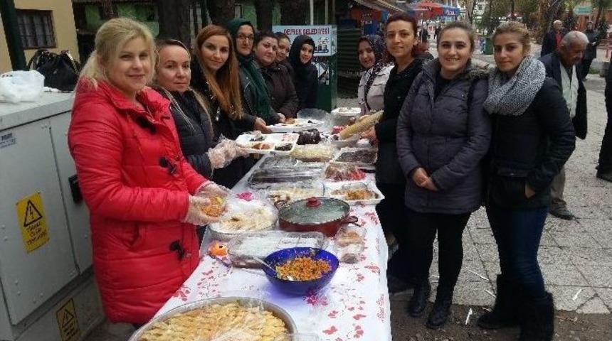 Ak Parti Kadın Kolları Kermes D&uuml;zenledi