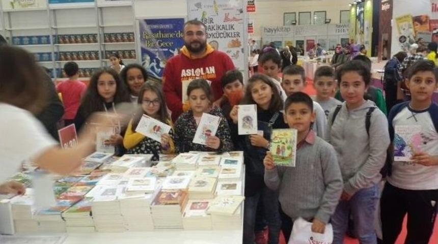 İsmetpaşalı &Ouml;ğrenciler Kitap Fuarında