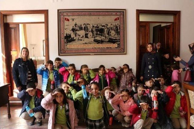 Minik &Ouml;ğrenciler Ata&rsquo;nın Evinde 3