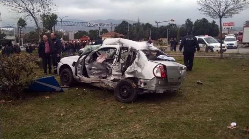Otomobil Hasta Taşıyan Ambulansla &Ccedil;arpıştı: 5 Yaralı