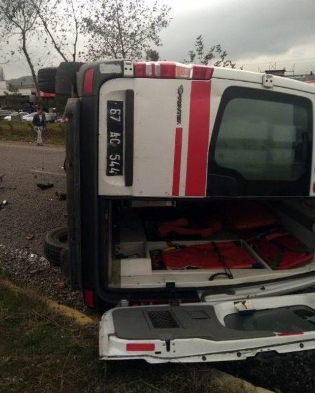 Otomobil Hasta Taşıyan Ambulansla Çarpıştı: 5 Yaralı