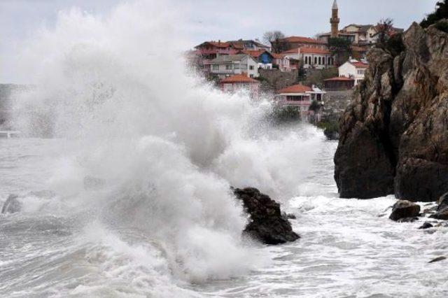 Amasra'da Dev Dalgalar Oluştu