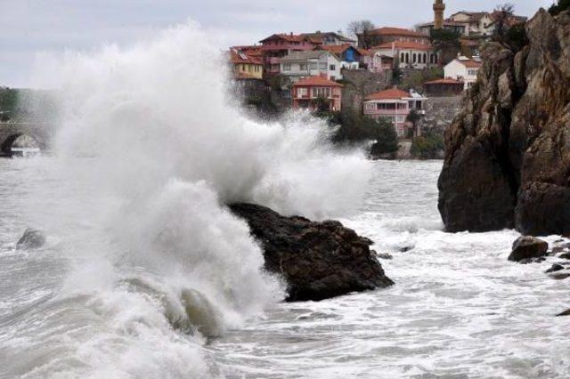 Amasra'da Dev Dalgalar Oluştu