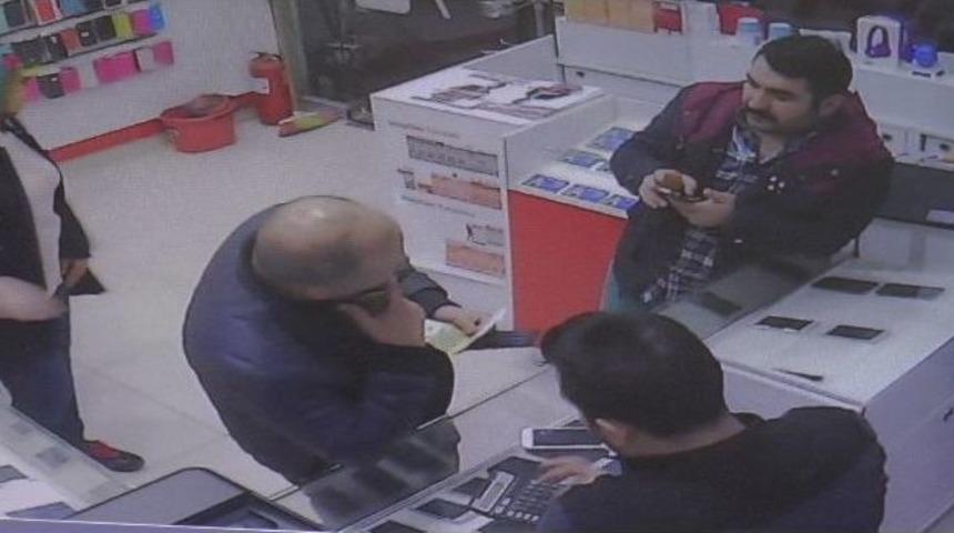 (özel Haber) 600 Euro Sahte Para İle Telefon Almak İsterken Yakayı Ele Verdi