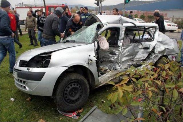 Zonguldak'ta Ambulans Otomobille Çarpıştı: 5 Yaralı