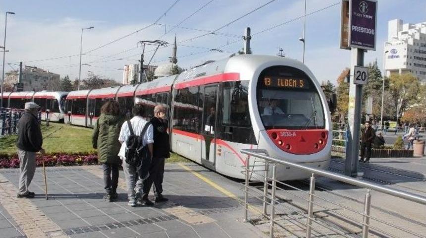 Tramvay Yolcuları En &Ccedil;ok Kimliklerini Unuttu