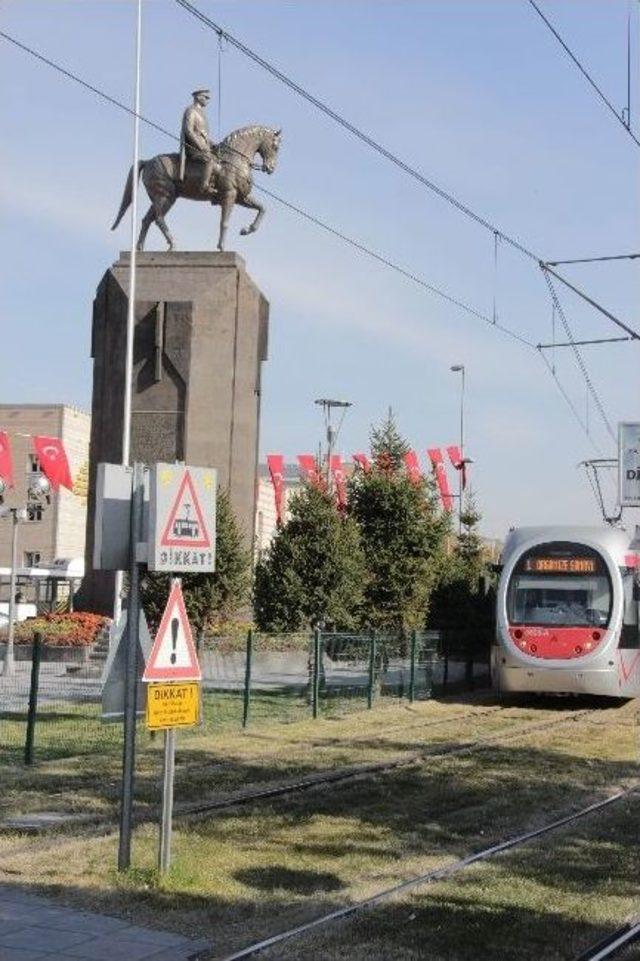 Tramvay Yolcuları En Çok Kimliklerini Unuttu