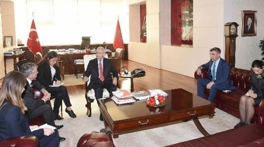 Kılı&ccedil;daroğlu, Kanada B&uuml;y&uuml;kel&ccedil;isi Cooter İle G&ouml;r&uuml;şt&uuml;