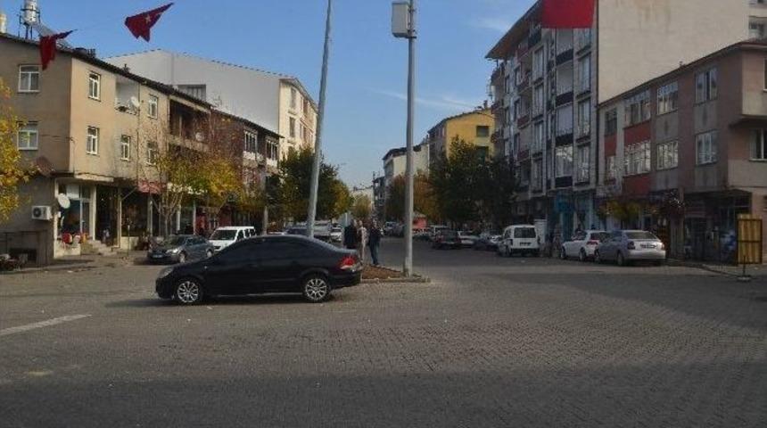 Gen&ccedil; İl&ccedil;esi Yaralarını Sarıyor