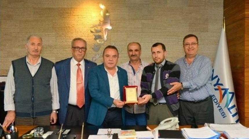 Başkan B&ouml;cek&rsquo;e Cami Cemaatinden Teşekk&uuml;r