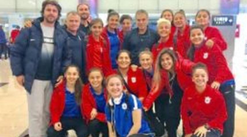 İzmir Konak Belediyesporlu Kızlara Ersun Yanal Morali