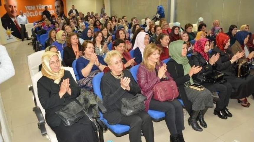 Ak Partili Kadınlardan Tanıtım Toplantısı