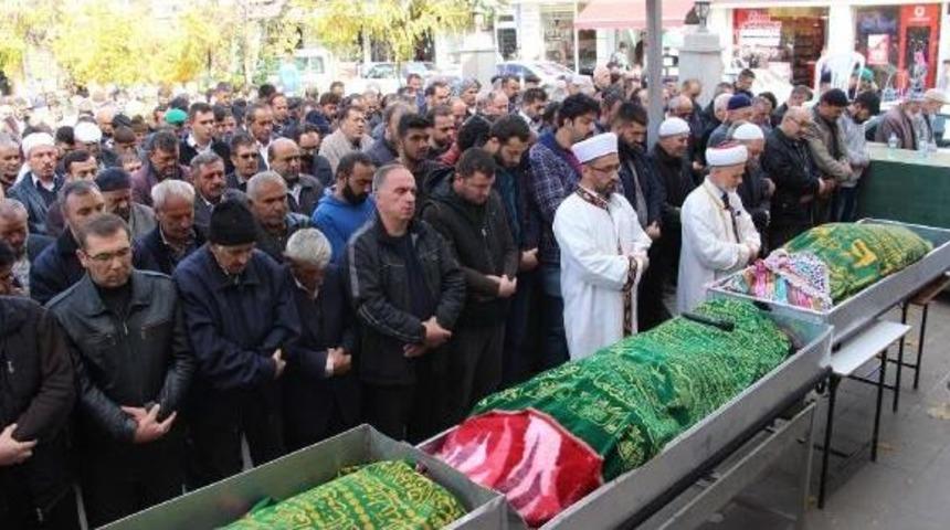 Kaza Kurbanı Anne- Oğul Yan Yana Defnedildi