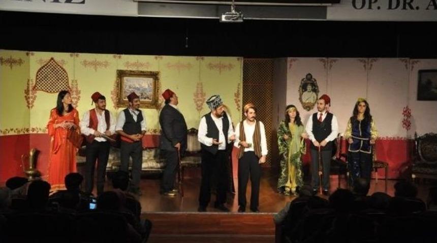 Kartal&rsquo;da &rsquo;tesad&uuml;f-&uuml; M&uuml;stesna&rsquo; Adlı Tiyatro Oyunu Sahnelendi