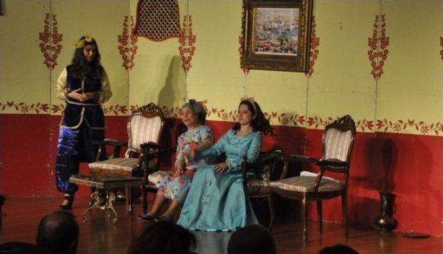 Kartal’da ’tesadüf-ü Müstesna’ Adlı Tiyatro Oyunu Sahnelendi 2