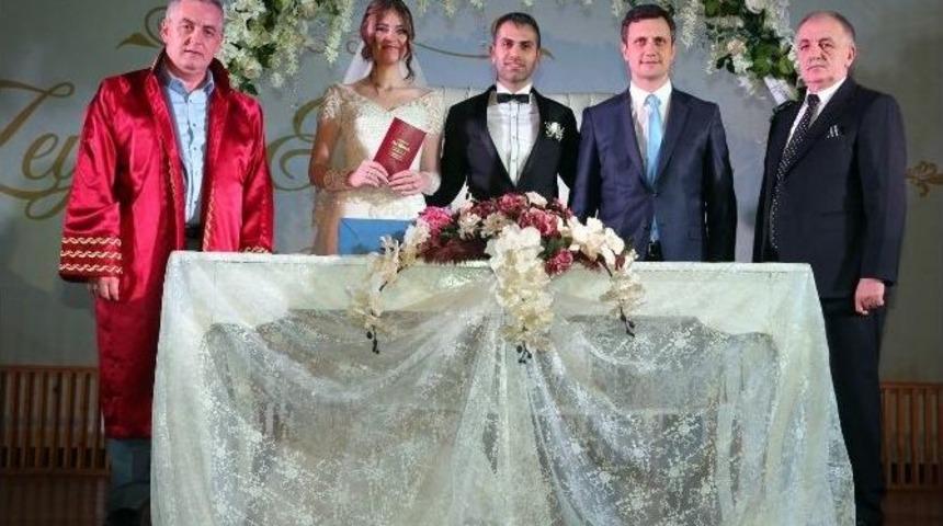 Başkan Aydın, Gen&ccedil;lerin Mutluluklarına Ortak Oluyor