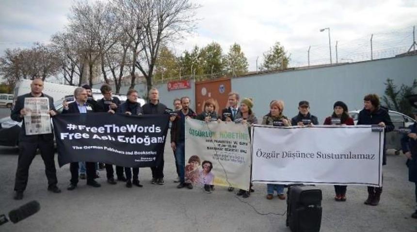 Alman Kitap  Basın Ve Yayıncılar Birliği'nden Aslı Erdoğan'a Destek Eylemi