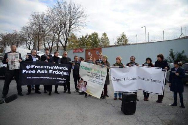 Alman Kitap  Basın Ve Yayıncılar Birliği'nden Aslı Erdoğan'a Destek Eylemi